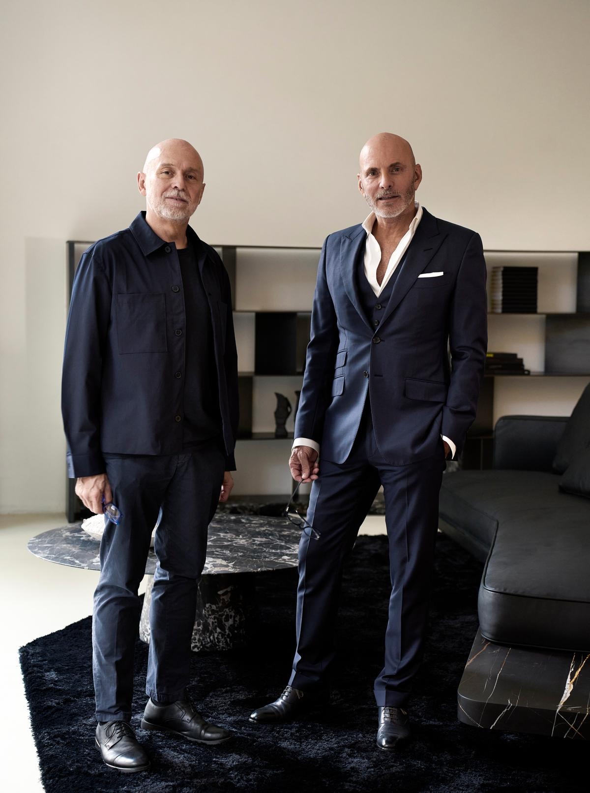 A destra, Emanuele Chicco Busnelli, patron di Neutra. A sinistra, con Ico Migliore, creative director del brand.