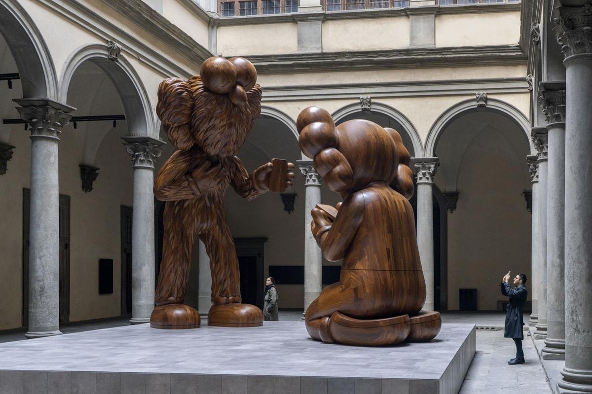 The Message di Kaws a Palazzo Strozzi a Firenze