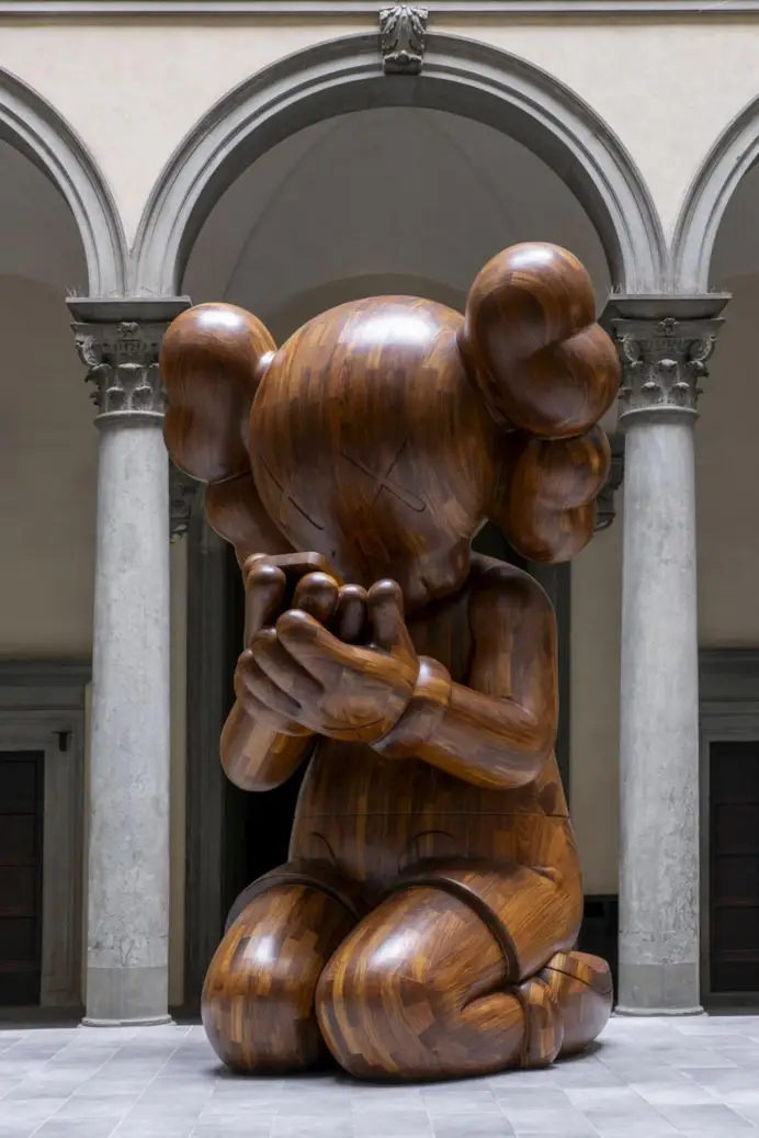 The Message di Kaws a Palazzo Strozzi a Firenze