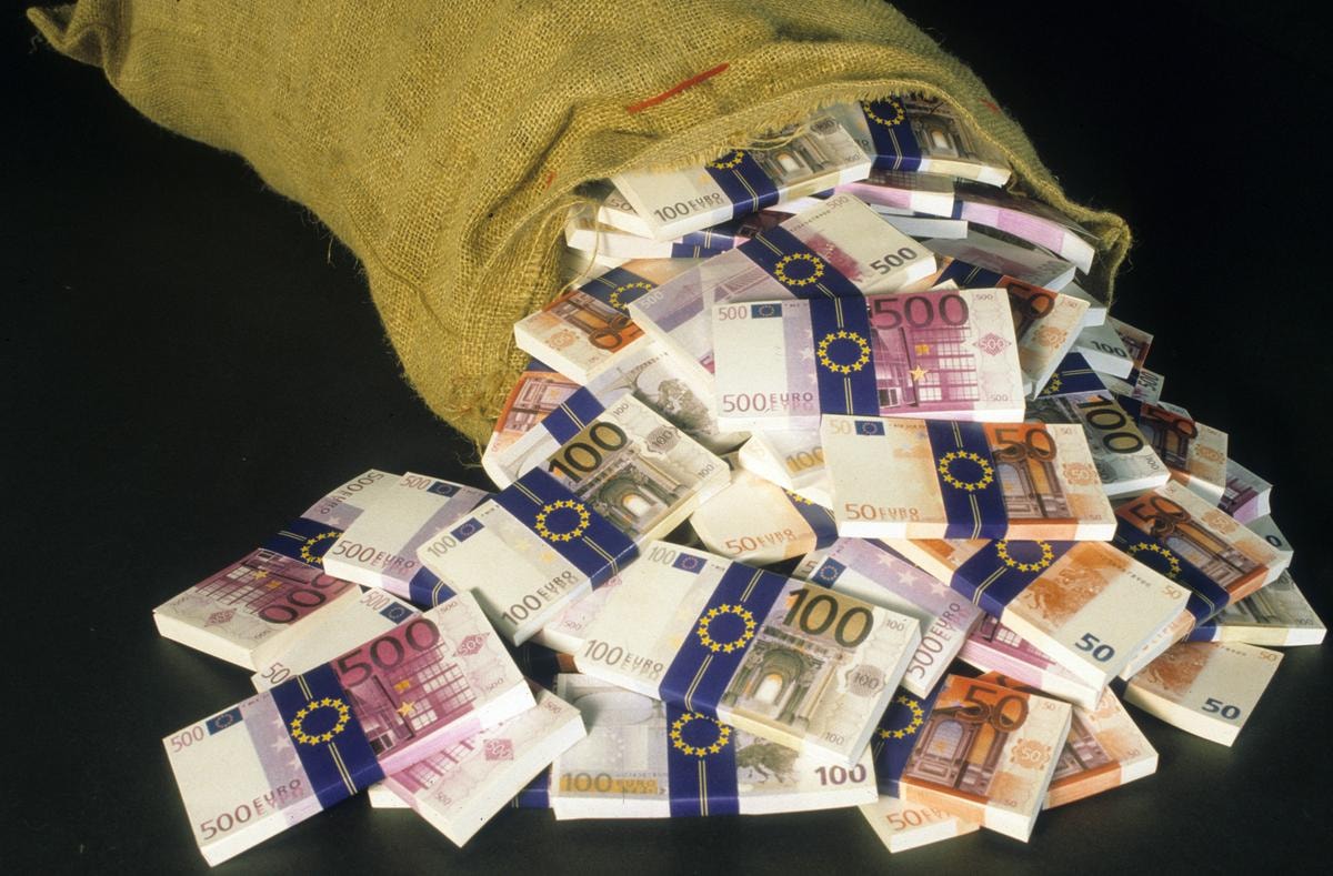 EURO
DENARO 
BANCONOTE
SOLDI
RICCHEZZA
SACCO
SACCHI