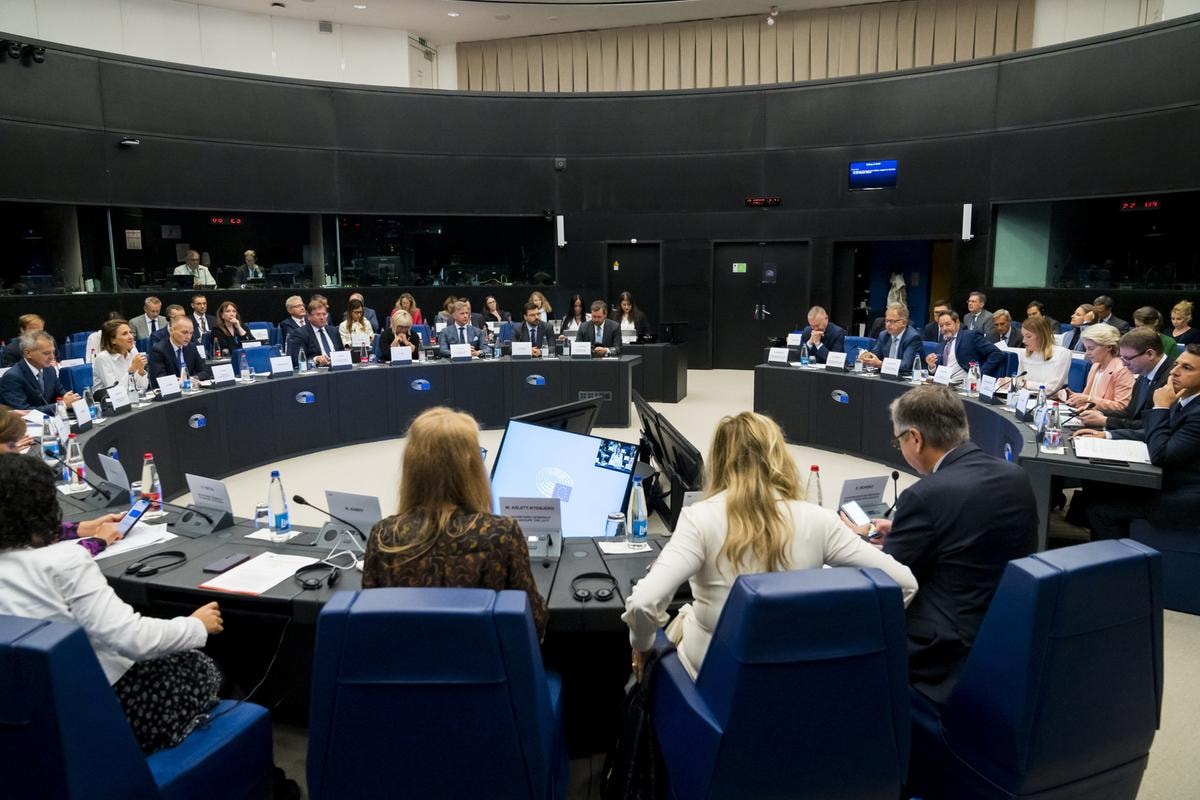 Ue, raggiunto accordo sulle emissioni. Taglio del 90% al 2040. Ecco cosa cambia 