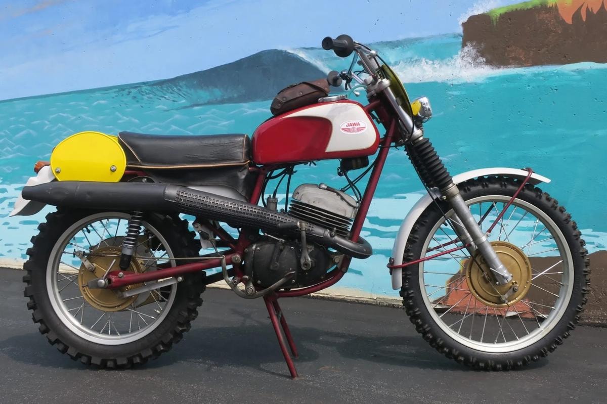 Jawa 350 e 400: il ritorno della leggenda di un’icona del motociclismo europeo