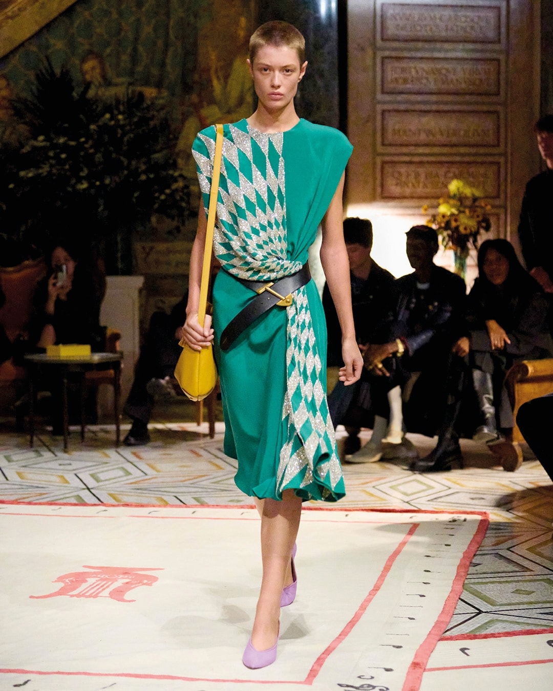 Un look Versace spring-summer 2026 (courtesy Versace)