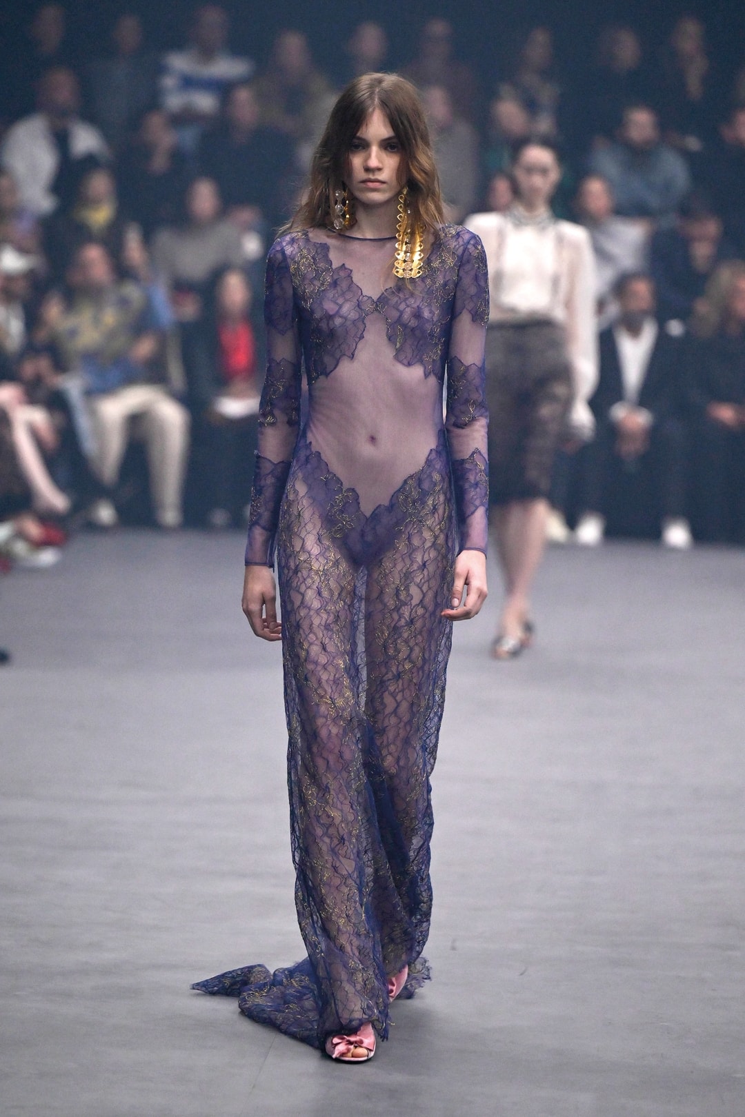 Un look Valentino spring-summer 2026 (foto Francesc Ten/MFF)