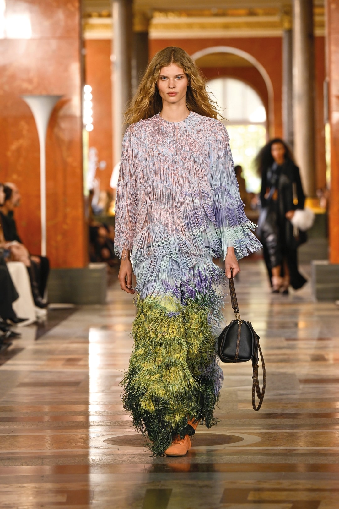 Un look Louis Vuitton spring-summer 2026 (foto Francesc Ten/MFF)