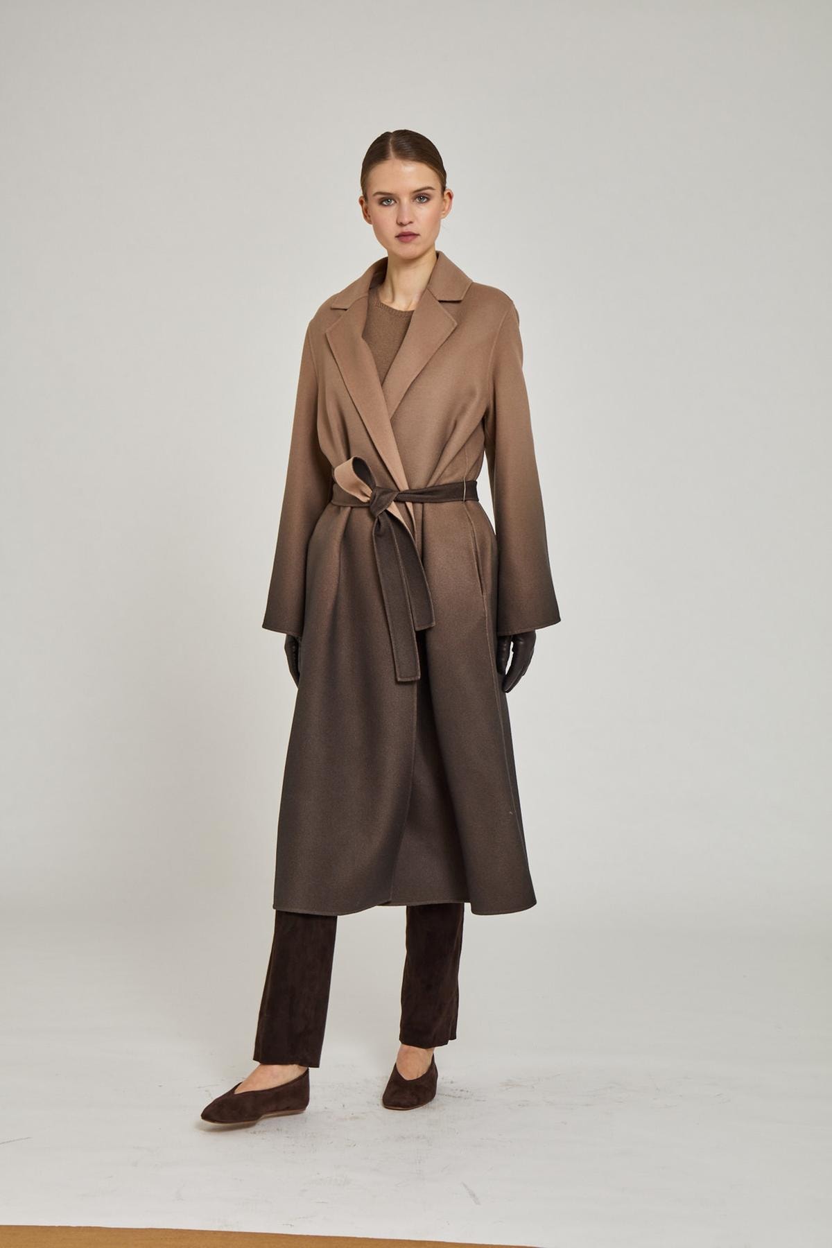 Cromatismi in movimento: il cashmere cambia pelle