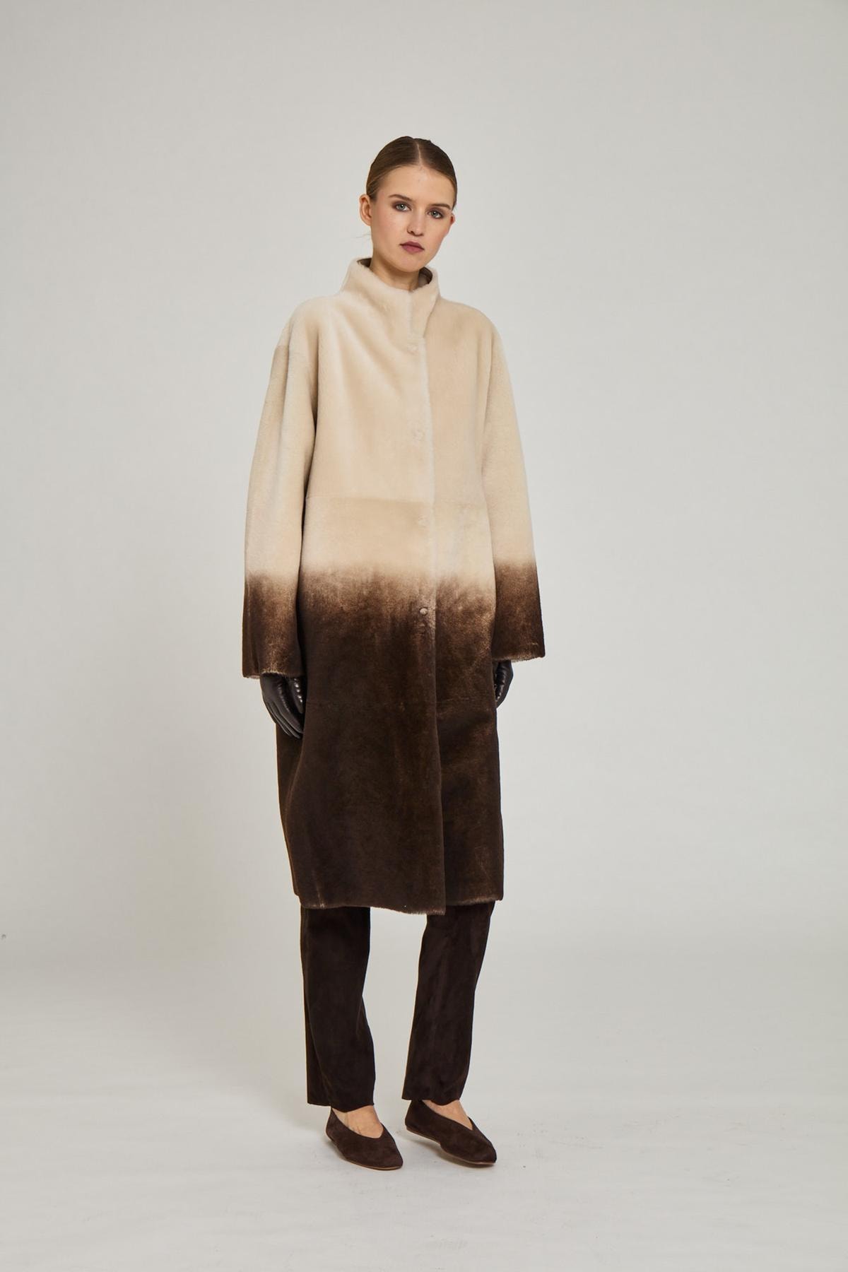 Cromatismi in movimento: il cashmere cambia pelle