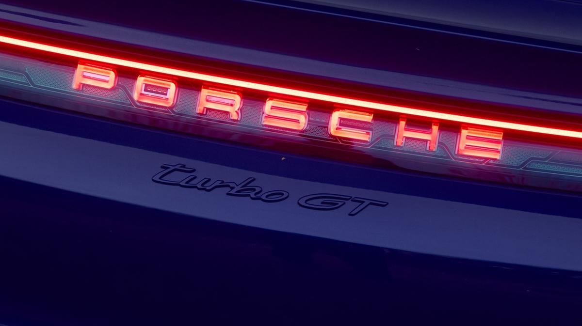 La crisi di Porsche e Volkswagen fa crollare di un terzo gli utili della holding di controllo. Che ora guarda alla difesa