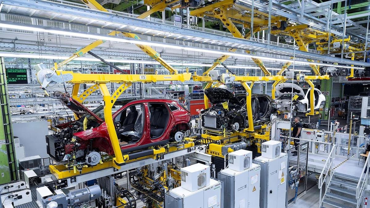 Auto a motore termico oltre il 2035? L’Ue può valutare uno slittamento al 2040 dell’obbligo sull’elettrico