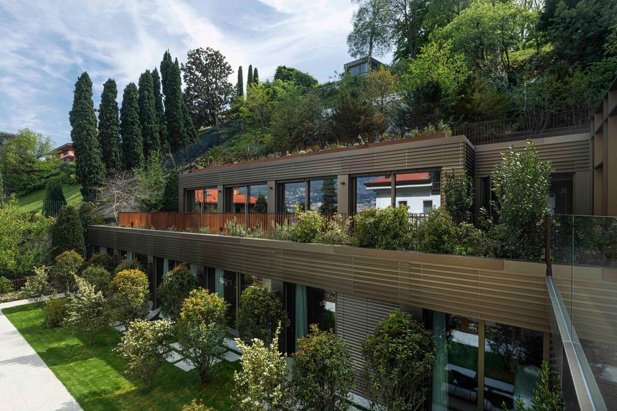Il Matitone visto dal rooftop: l’hotel più scenografico della sponda orientale del Lario