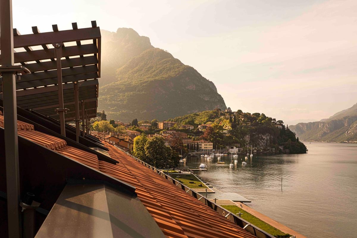 Il Matitone visto dal rooftop: l’hotel più scenografico della sponda orientale del Lario