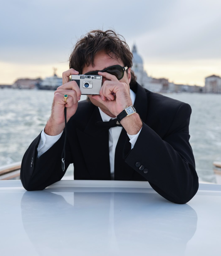 Il ritorno del dress watch. Come Cartier ha sedotto la Gen Z