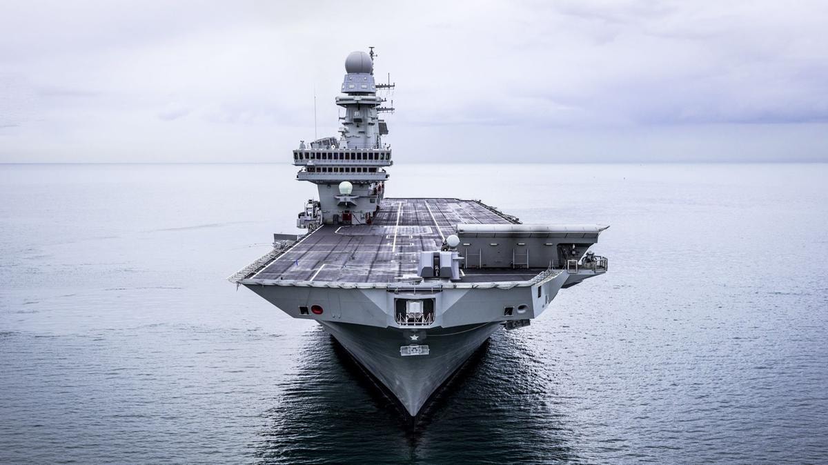 Il Regno Unito prepara le portaerei alla guerra. E a Napoli partono le esercitazioni con gli F-35 italiani
