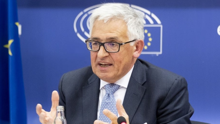 Ue e Bce scardinano l’iPhone per consentire pagamenti facili con l’euro digitale. Apple sarà vincolata alle regole europee