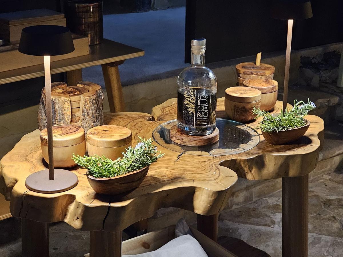 Fine dining su ruote: il fascino d’antan del servizio con carrello da riscoprire in 10 ristoranti