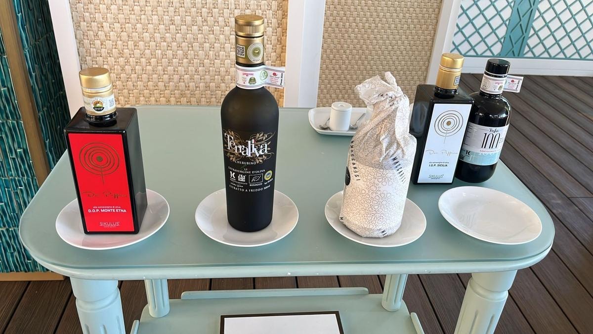Fine dining su ruote: il fascino d’antan del servizio con carrello da riscoprire in 10 ristoranti