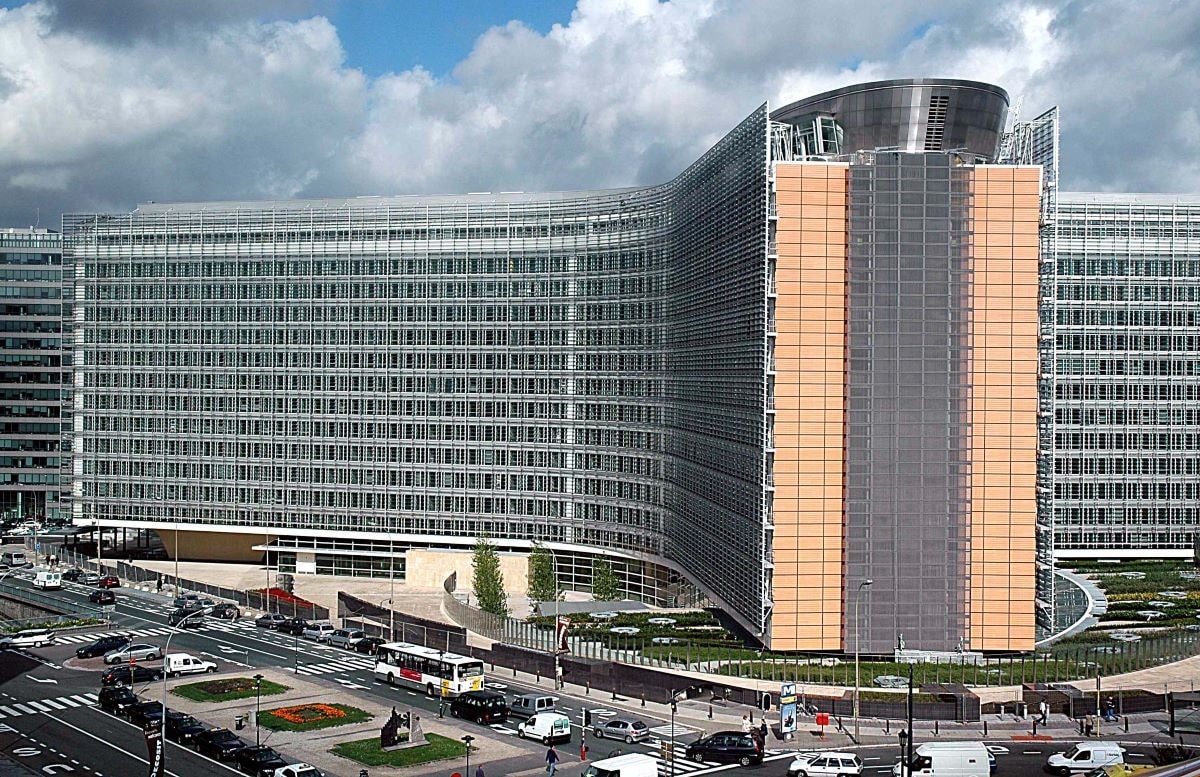 Ue, via alle regole soft sull’AI. Bruxelles presenta il pacchetto omnibus su digitale e intelligenza artificiale