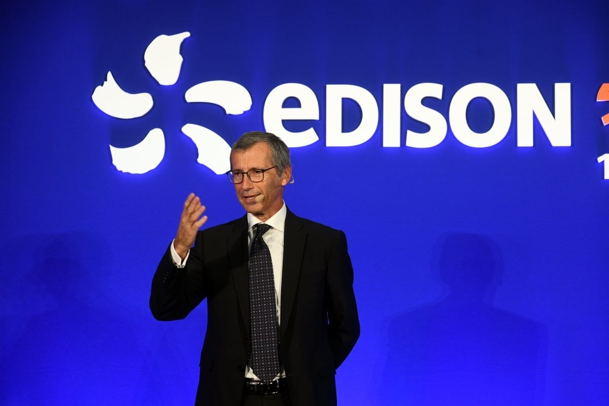 Transizione energetica, dalla Bei 800 milioni a Edison: prestiti fino al 75% del costo dei progetti