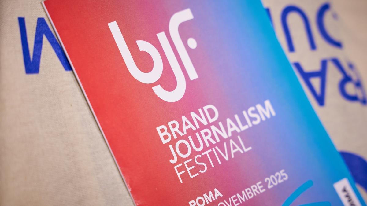 Giovani e giornalismo, l’80% si informa online. Cresce la quota di chi verifica le fonti e confronta più testate  