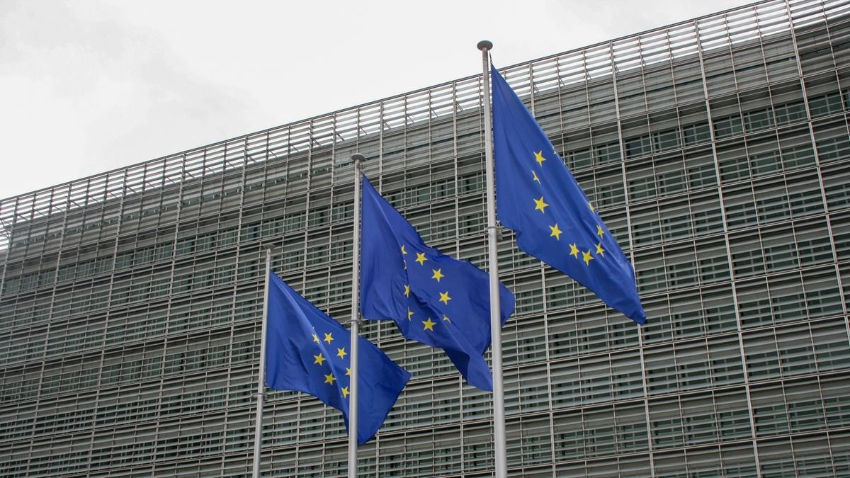 La Commissione Ue promuove i conti pubblici dell’Italia e sospende la procedura d’infrazione per deficit eccessivo 