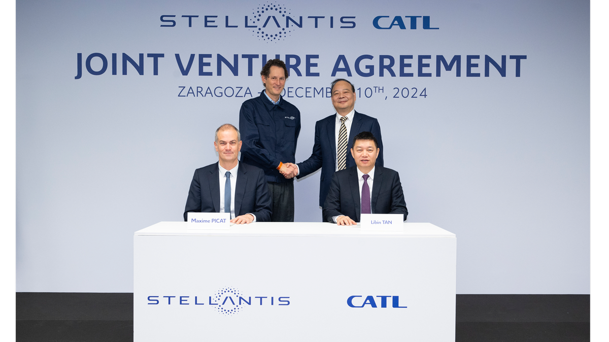 La firma dell'accordo Stellantis-Catl un anno fa