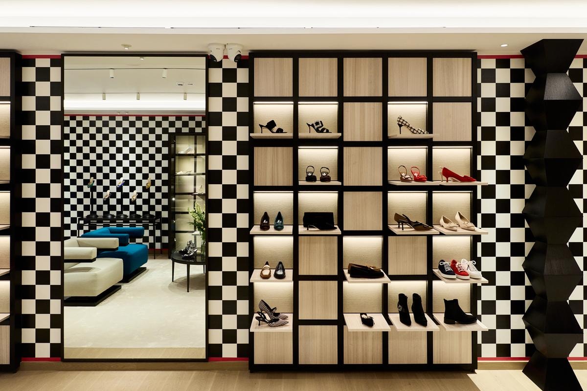 Da Poppins alle Alpi: le 7 passioni segrete che guidano Kristina Blahnik