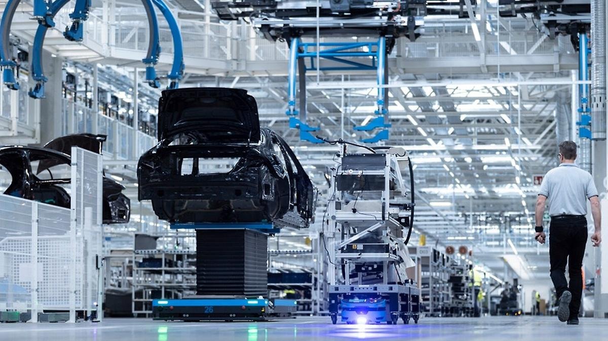 Auto, Berlino aumenta il pressing sul bando del 2035. L’Ue valuta aperture ma prepara norme più rigide sulle flotte