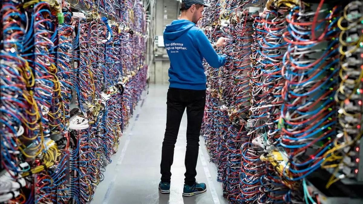 Difesa, il governo Meloni investe sulla cybersecurity: 150 milioni a pmi e lavoratori autonomi. Come chiedere il contributo