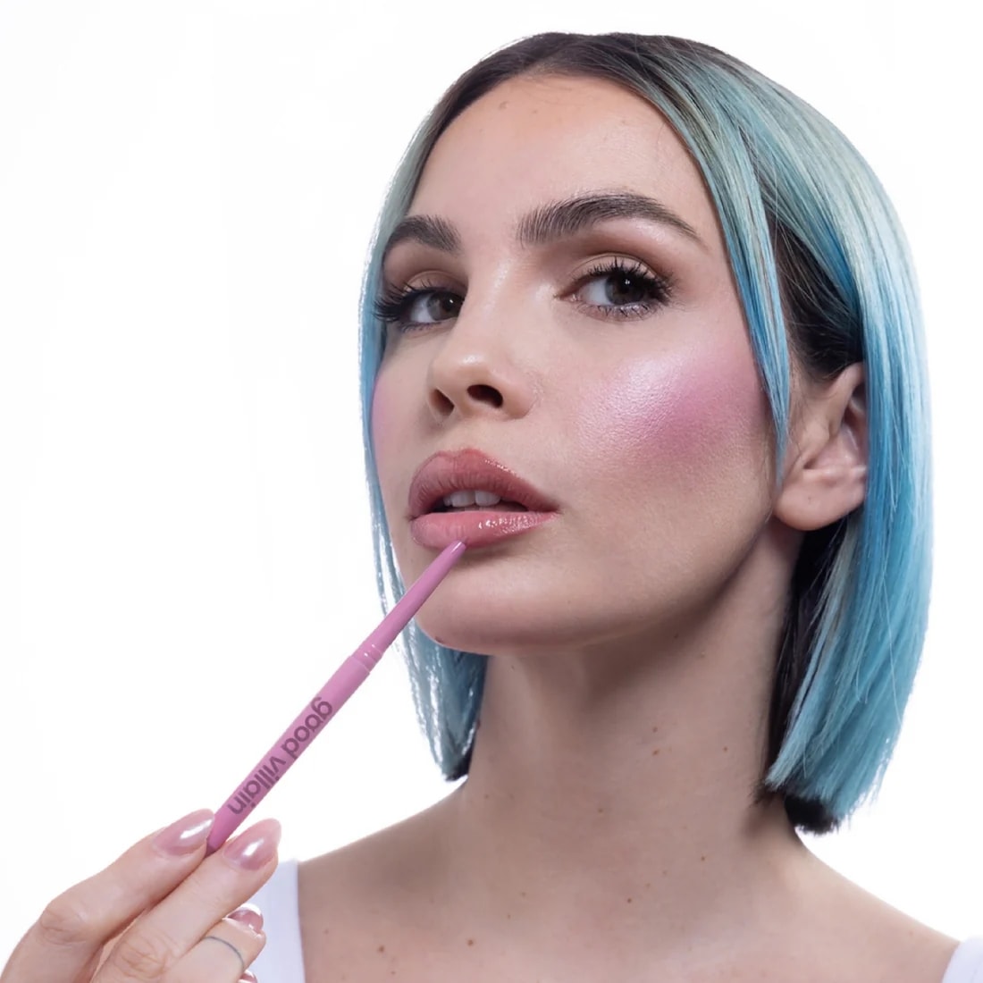 Rose Villain nella campagna di lancio di Good villain beauty (foto Instagram @goodvillainbeauty)