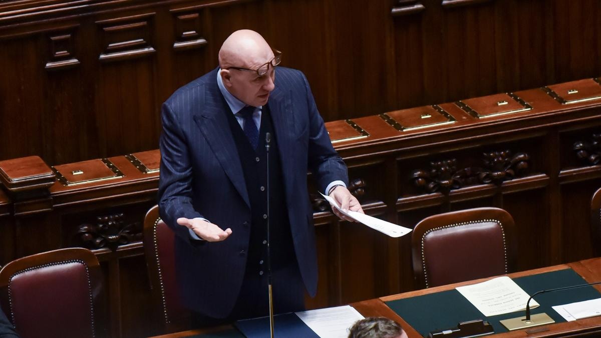 Difesa, Crosetto: siamo dieci anni indietro, ora bisogna correre. Lo scudo spaziale per l’Italia è irrinunciabile, costa 4,4 miliardi 