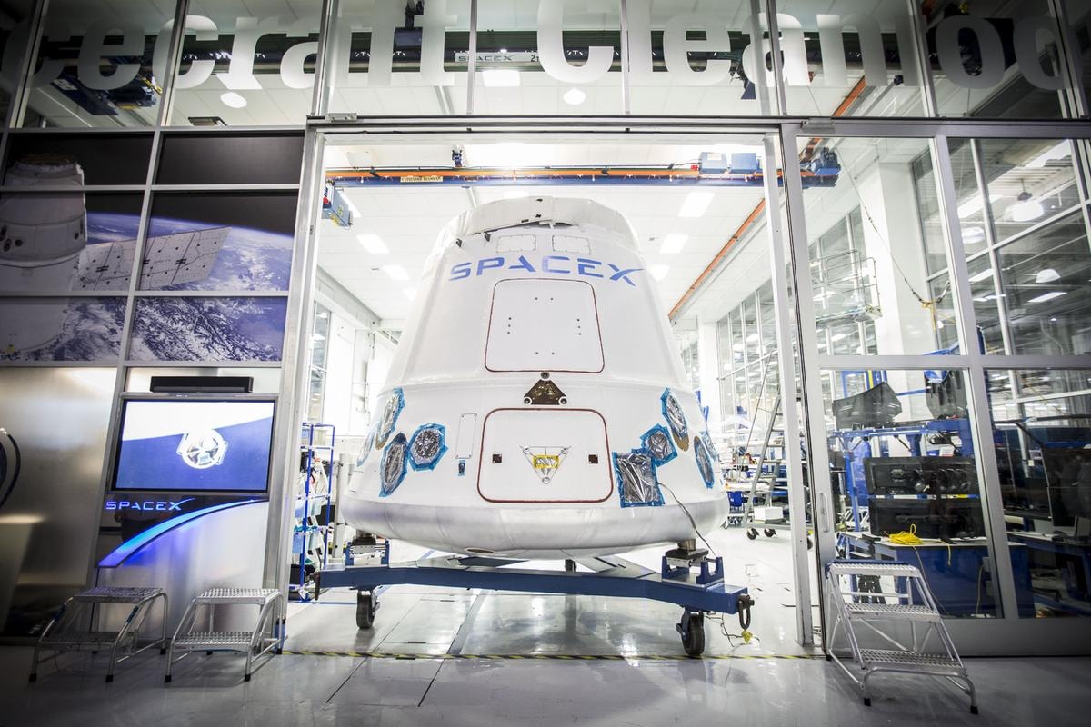 SpaceX tratta una vendita di azioni che la valuterebbe 800 miliardi di dollari. È ora la società privata più preziosa al mondo