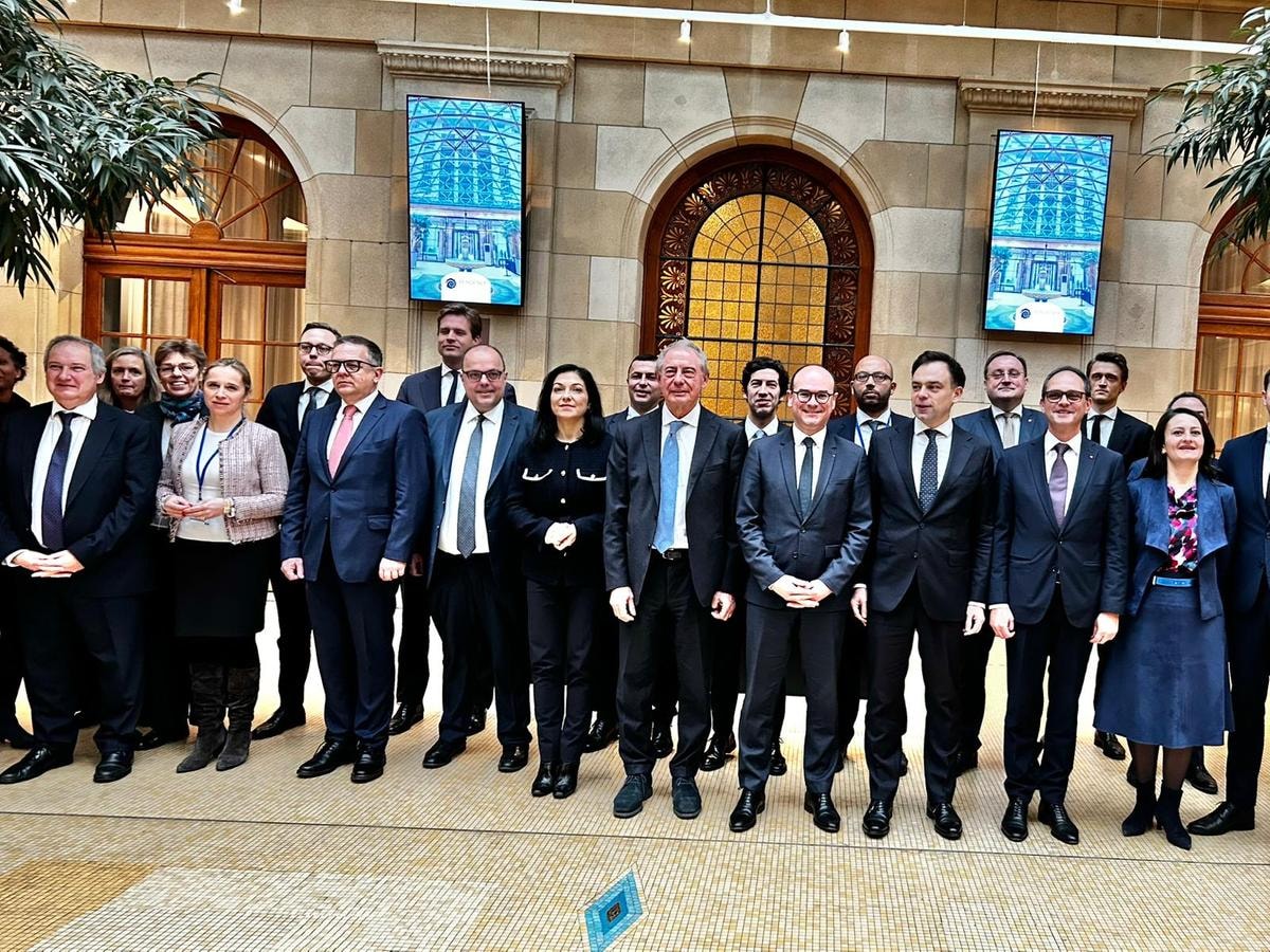 Ue, l’Italia guida l’offensiva contro la Cina. Il ministro Adolfo Urso: proteggere l’industria europea