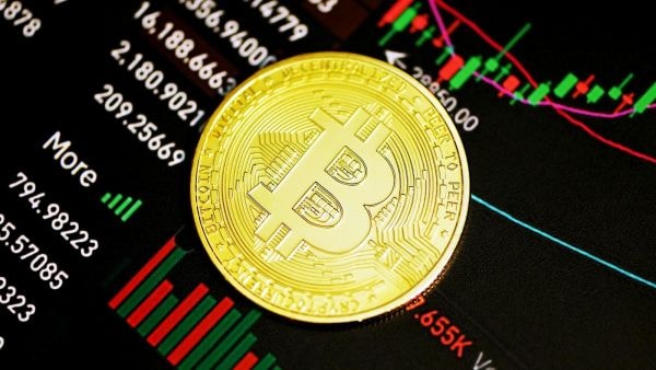 Maxi deflussi per 2,7 mld usd nelle ultime 5 settimane dall'Etf sul Bitcoin di BlackRock
