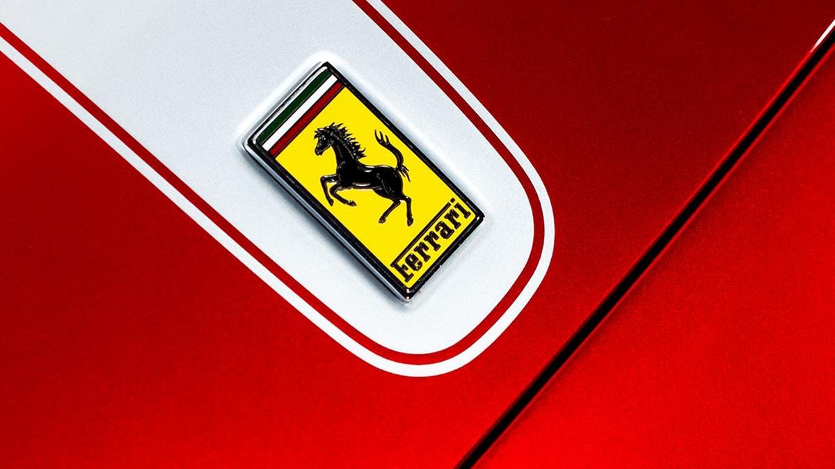 Ferrari, Jefferies vede gli utili sotto pressione nel 2026 e abbassa il target price. Quanto vale l’azione?