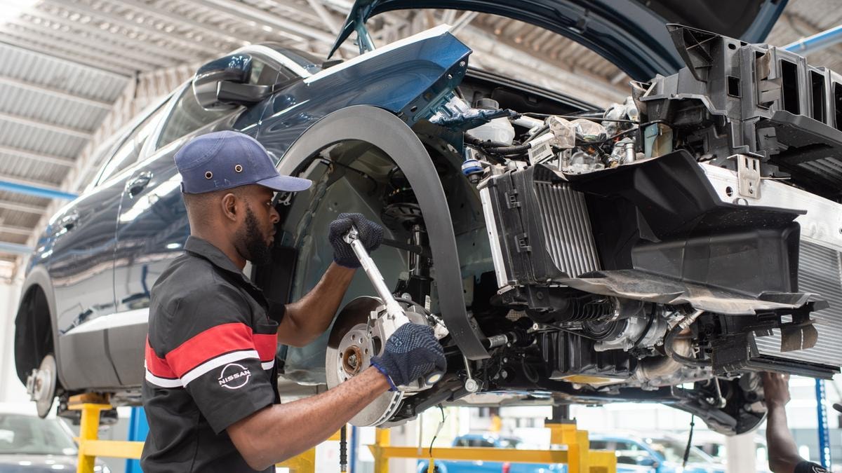 Auto elettrica, la Francia apre al compromesso sui motori termici ma chiede garanzie all’Ue per i costruttori