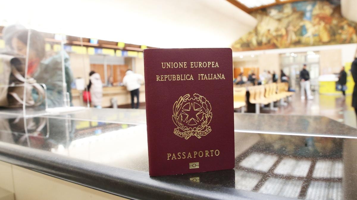 Il passaporto non basta