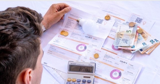 Bollette, nuovo bonus di 55 euro per le famiglie. In campo anche Cdp