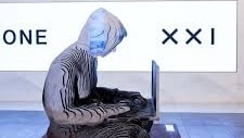 La statua di Satoshi Nakamoto al Nyse