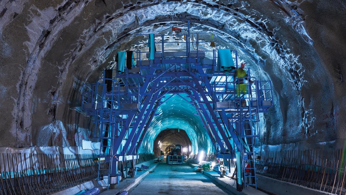 Costruzioni d’avanguardia e un ponte per tutto il Paese
