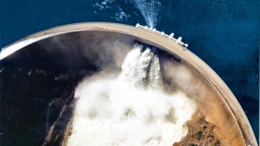 L'autostrada del Sole a Incisa Valdarno nel 1964L'impianto idroelettrico di Kariba, in Zimbabwe
