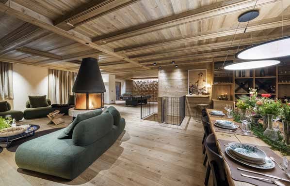 Per questa residenza, i committenti hanno richiesto una la zona living maestosa che diventa il centro energetico della casa.