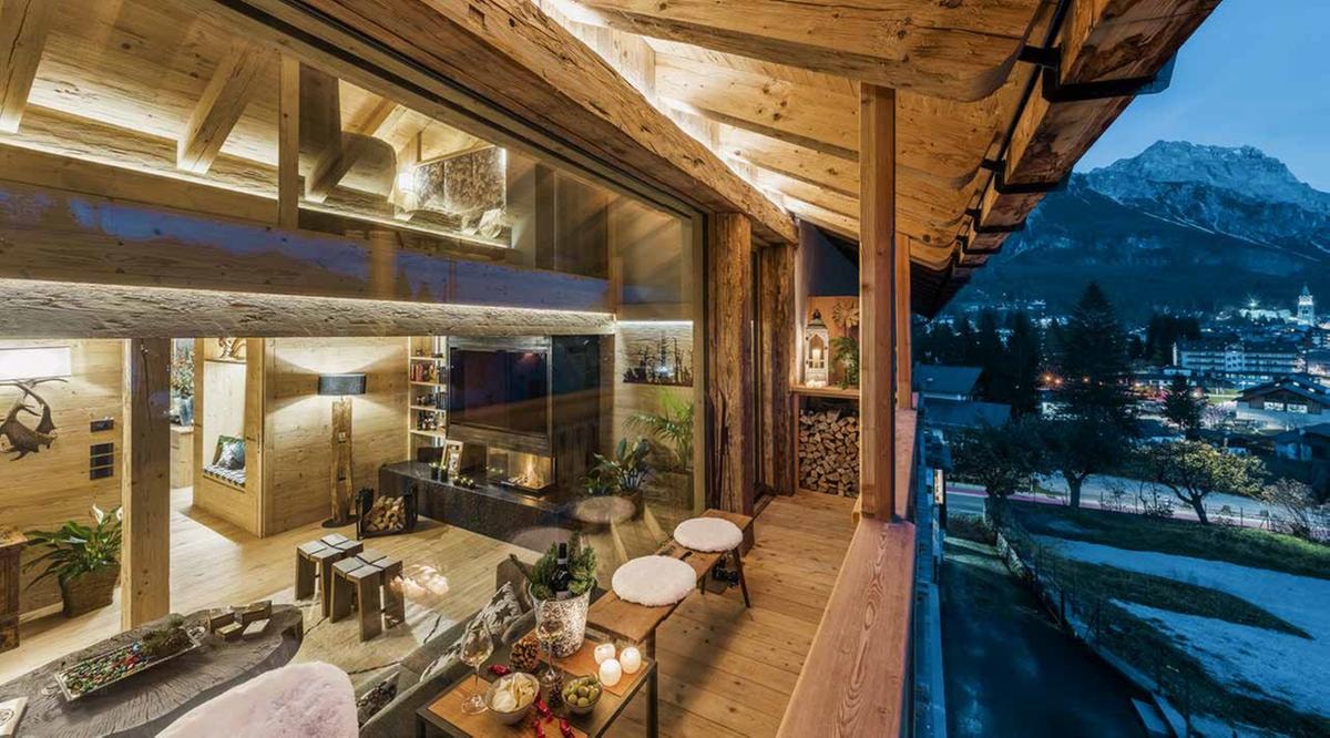 Un ampio appartamento, all’interno di un antico fienile, dove la zona living occupa un intero piano.