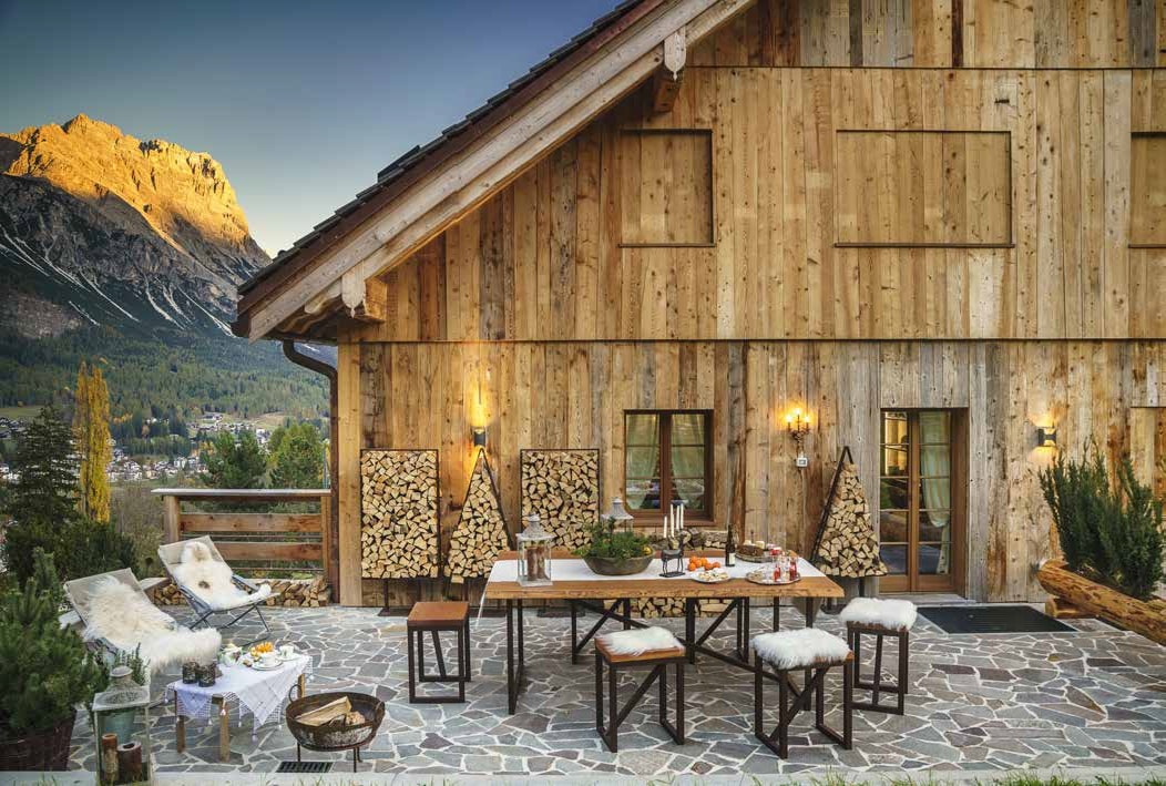 Tradizione alpina rielaborata in chiave moderna per i lavori dell’architetto Ambra Piccin: dal vecchio fienile ristrutturato.