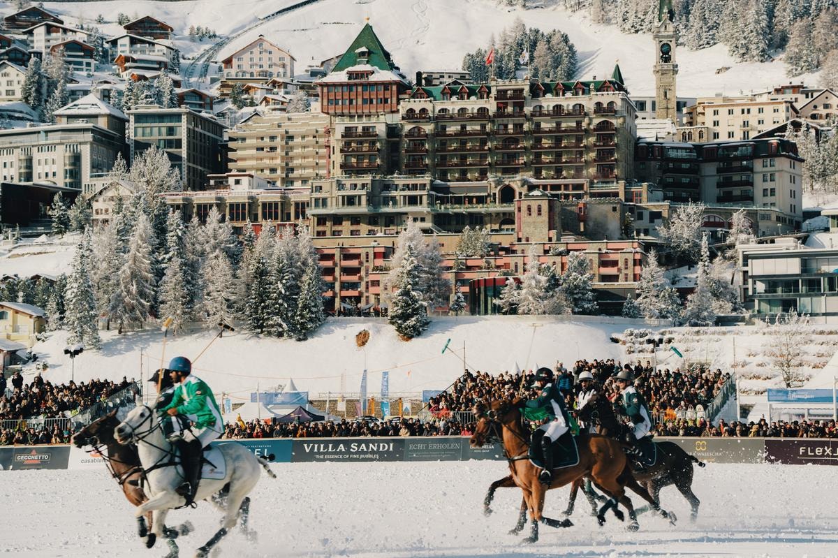 Dallo Snow Polo alle ciaspolate, tutte le esperienze sulla neve per prepararsi a Milano Cortina