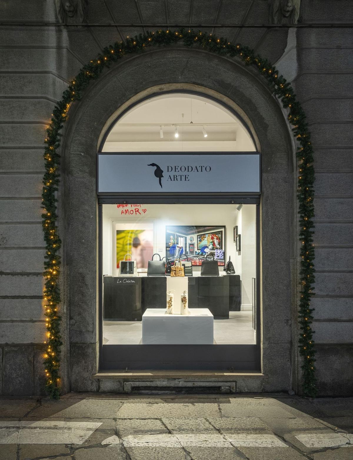 Deodato Arte e Delvaux: a Milano nasce un dialogo esclusivo tra arte e alta pelletteria