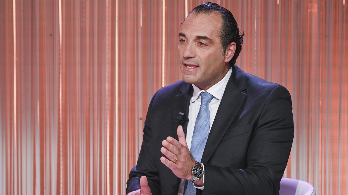 Auto, Stellantis boccia il nuovo piano Ue. Il ceo Filosa: così è difficile investire in Europa