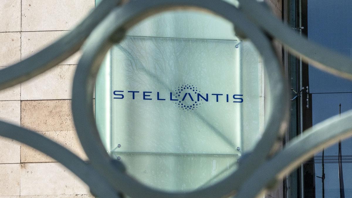 Auto, il mercato fa +2,4% in Europa a novembre ma Stellantis torna a scendere. Byd accelera e Tesla scivola