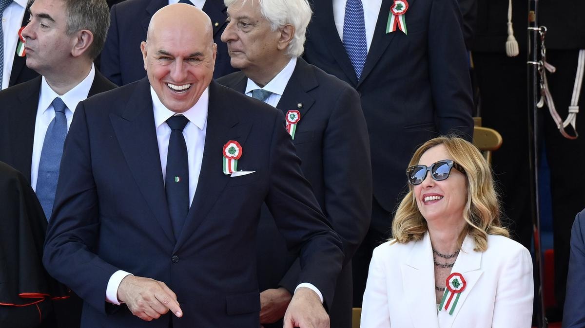 La premier Giorgia Meloni con il ministro della Difesa, Guido Crosetto
