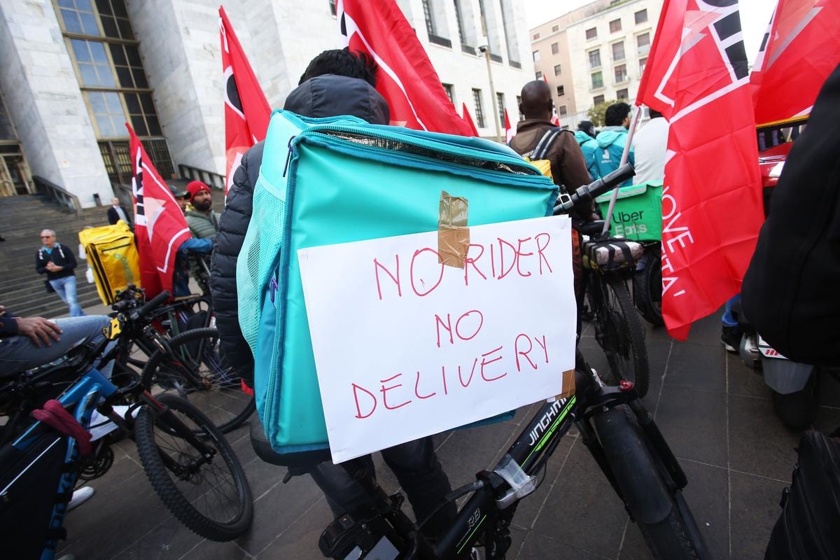 Manifestazione dei rider di Glovo e Deliveroo