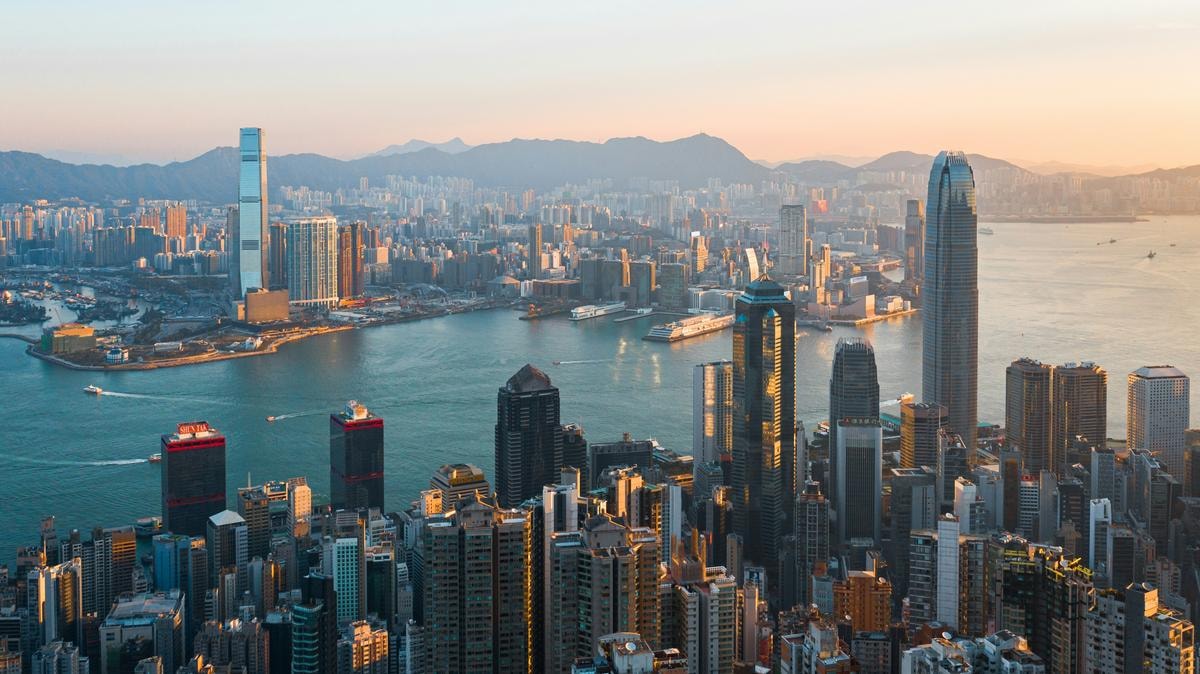 Borse asiatiche contrastate nell’ultima seduta del 2025. Xi Jinping ottimista sull’economia cinese: il pil salirà di circa il 5%